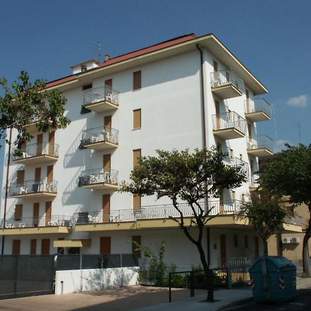 Condominio Michelangelo-Solo Per Famiglie- Walterigato Apartments Лідо-ді-Єзоло Екстер'єр фото