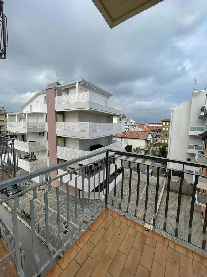 Condominio Michelangelo-Solo Per Famiglie- Walterigato Apartments Лідо-ді-Єзоло Екстер'єр фото