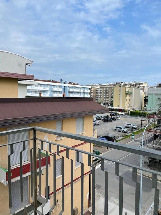 Condominio Michelangelo-Solo Per Famiglie- Walterigato Apartments Лідо-ді-Єзоло Екстер'єр фото